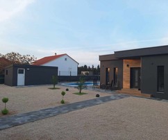 Casa moderna con piscina disponibile a Ninski Stanovi in ​​Croazia