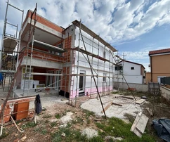 Vir sziget déli oldala, új építésű villa medencével