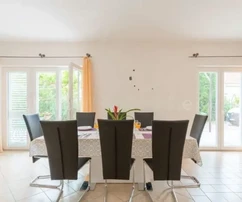 Podstrana, Strožanac, casa di 350 m2 con giardino, vista mare, a 500 m dalla spiaggia