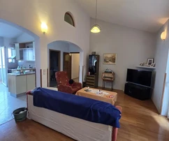 Dom w Kali z trzema oddzielnymi mieszkaniami i panoramicznym widokiem