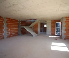 Villa neuve avec piscine en construction