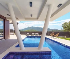 Luxusní vila na prodej v Omiši v Chorvatsku