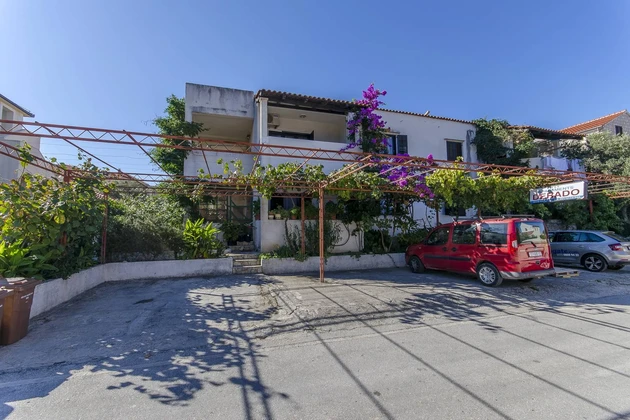 Palazzina in vendita a Supetar con vista sul mare in Croazia