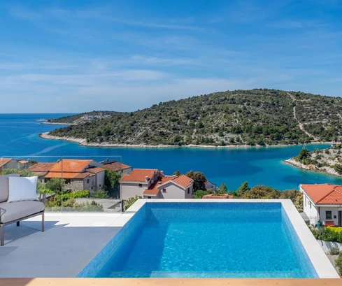 Casa di lusso moderna con piscina disponibile a Sevid per l'acquisto in Croazia