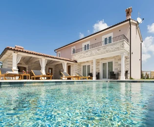 Villa in vendita a Gimino Istria con piscina e terrazza in Croazia