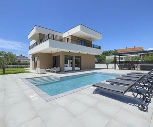 Istria, Vodnjan: casa moderna di lusso con piscina in una zona tranquilla