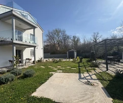 Istria, Zbandaj, trzypiętrowe mieszkanie 126 m² z 4 sypialniami, ogrodem i parkingiem