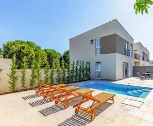 Freistehendes Haus mit Pool in Pula zu verkaufen in Kroatien
