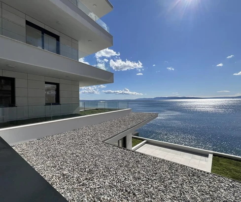 Rijeka, Pećine, nuovo investimento, appartamento di lusso con tre camere, 105,96 m², prima fila sul mare