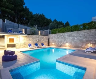Podstrana, Strožanac, villa de lujo de 400 m2 con jardín, piscina y garaje