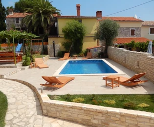 Casa vacanze in vendita a Ližnjan vicino al mare in Croazia