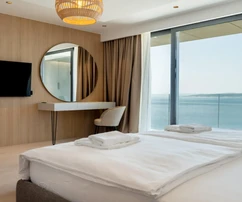 Moderne Villa direkt am Meer in Baška Voda zu verkaufen in Kroatien