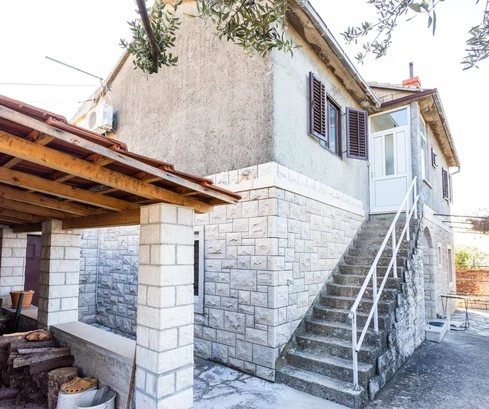 Maison individuelle disponible à Nerežišća en Croatie