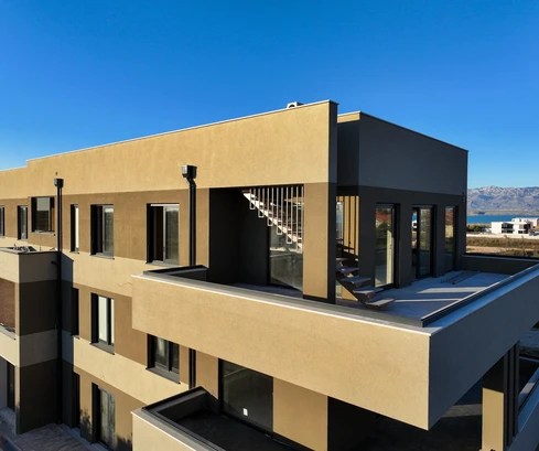 Appartement trois pièces avec vue sur la mer et terrasse couverte