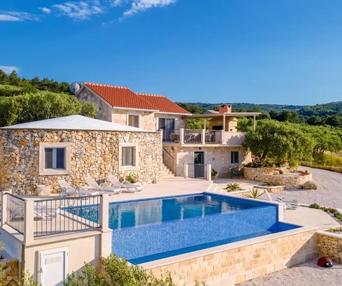 Casa de piedra en la isla de Brač
