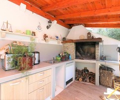 Luxusvilla medencével Brač szigetén, a strandok közelében eladó