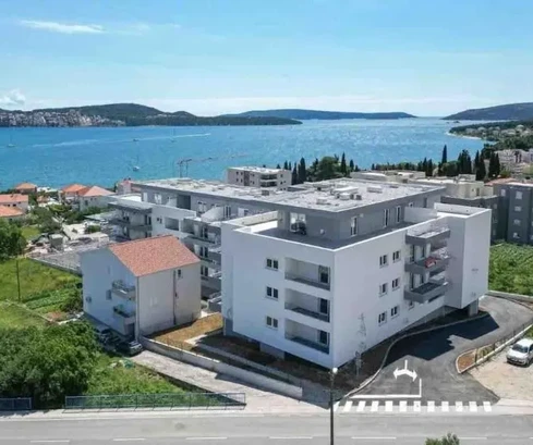 Seget Donji, penthouse 122 m2 in a new building, 230 m from the beach, garage