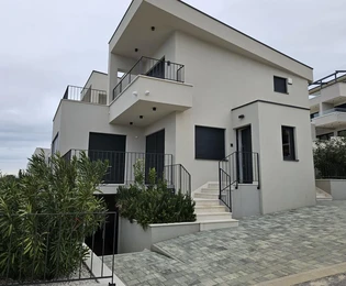 Elegantní vila s bazénem na prodej v Podstraně v Chorvatsku