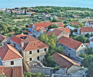 Incantevole casa in pietra in vendita nel villaggio di Brac