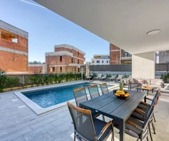Istria, Parenzo: Moderna casa bifamiliare con piscina e spa