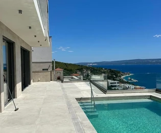 Moderna vila s panoramskim pogledom na more na prodaju