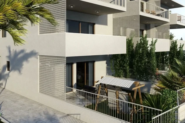 Ciovo, Slatine, 2pokojový apartmán 61 m2, 2. patro, pouze 70 m od moře, bazén