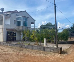 Casa familiar en venta justo en la orilla del mar en Ugljan, Croacia