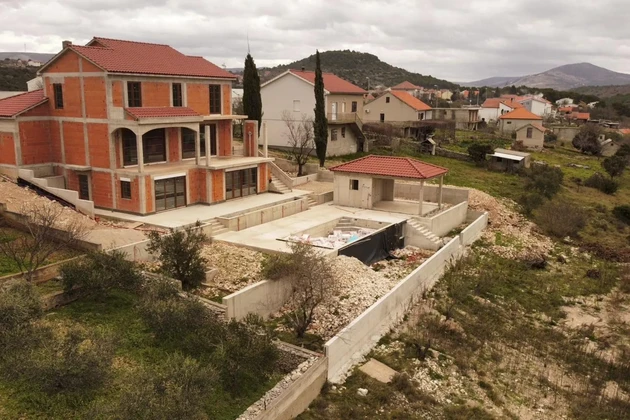 Amplia casa familiar con piscina disponible para la compra en Croacia