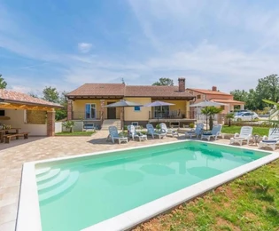 Casa a un piano con piscina in vendita a Visignano in Croazia