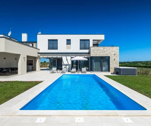 Elegantní vila k prodeji v Brtonigli v Chorvatsku