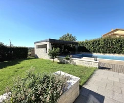 Istria, Pula: Moderný dom s bazénom a tromi jednotkami