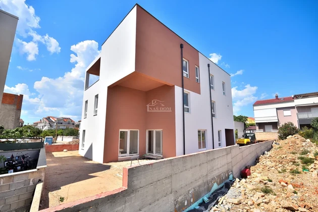 Appartamento Vodice S1 con piscina vicino al centro e alla spiaggia