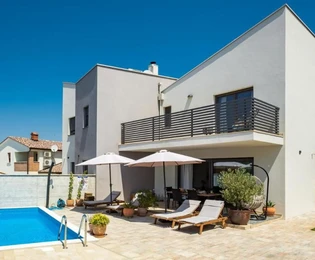 Casa bifamiliare con piscina in vendita a Parenzo in Croazia