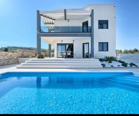 Villa con piscina in vendita a Vodice