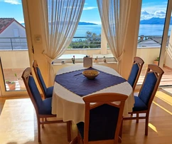 Rijeka, Kantrida, excellent appartement de trois pièces 106 m², vue sur la mer, garage