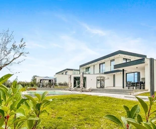 Attraente villa immersa nella natura con vista panoramica sul mare, Kaštelir, ISTRIA.
