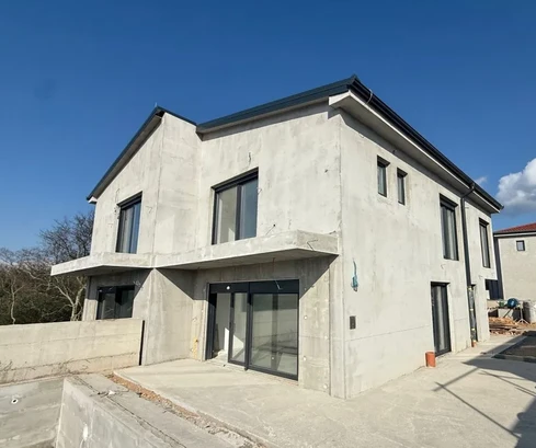 NEW SEMI-DETACHED HOUSE WITH SWIMMING POOL AND SEA VIEW, IN A QUIET LOCATION!