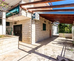 Samostatne stojaci dom na ostrove Brač na predaj v Milne v Chorvátsku