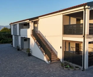 Apartment on the floor, center of Vir island (water and sewage)