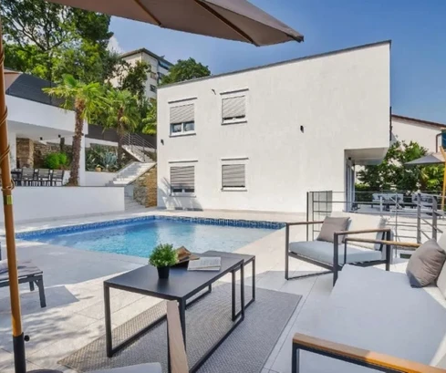 LUXURIÖSE VILLA MIT POOL UND MEERBLICK, IN RUHIGER LAGE!