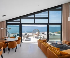 Jesenice, moderne Doppelhaus-Villa mit Swimmingpool