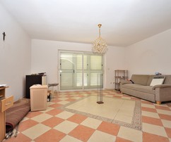 Maison de cinq appartements disponible à l'achat à Vodice