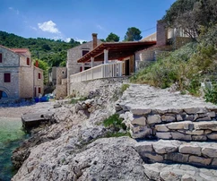 Komiža, Oključna, beautiful stone villa in the first row by the sea