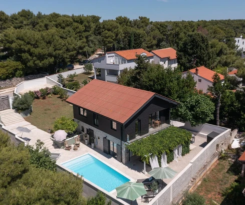 Medulin, Premantura - detached house in Scandinavian design with pool and sauna - quiet location