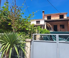 Poreč, Istrie : Opportunité d'investissement dans une maison mitoyenne