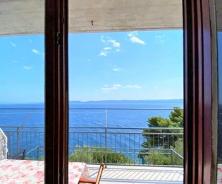 Casa al mare in vendita sulla tranquilla riviera di Omis