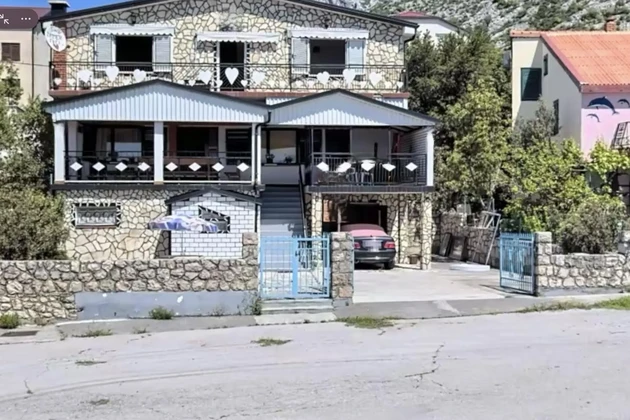 Karlobag, ház 6 lakással, 450 m², telek 600 m², 250 m a tengertől