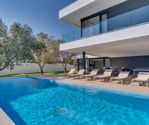 Villa moderna con piscina in vendita a Dignano in Croazia