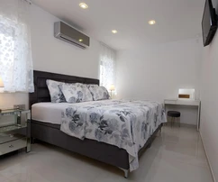 Vila s bazénom a výhľadom na more na predaj v Chorvátsku