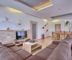 Spaziosa villa con piscina in vendita a Svetvinčenat in Croazia